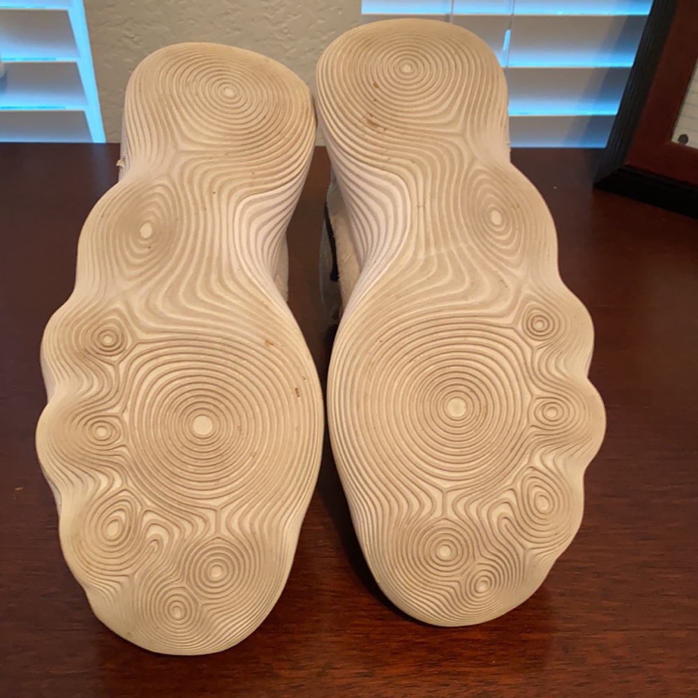 Nike Hyperdunks - image 5